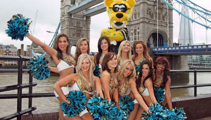 Jaguars in London: These Bars opening early!